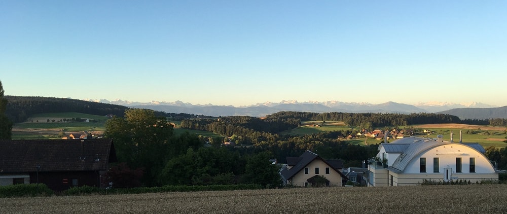 Freie Sicht auf die Alpen von der Villa